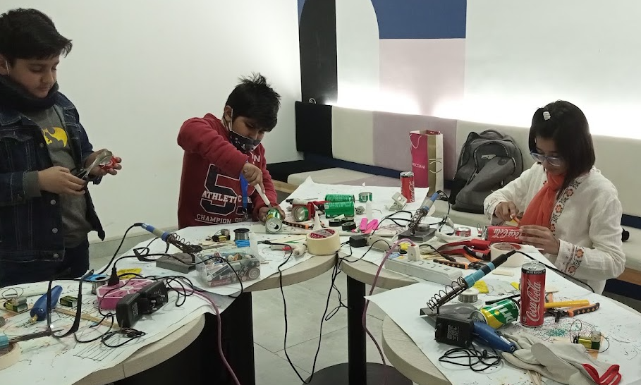 Children learning STEM